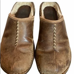 UGG sz6 LEATHER CLOGS lined w/sheepskin & rubber
